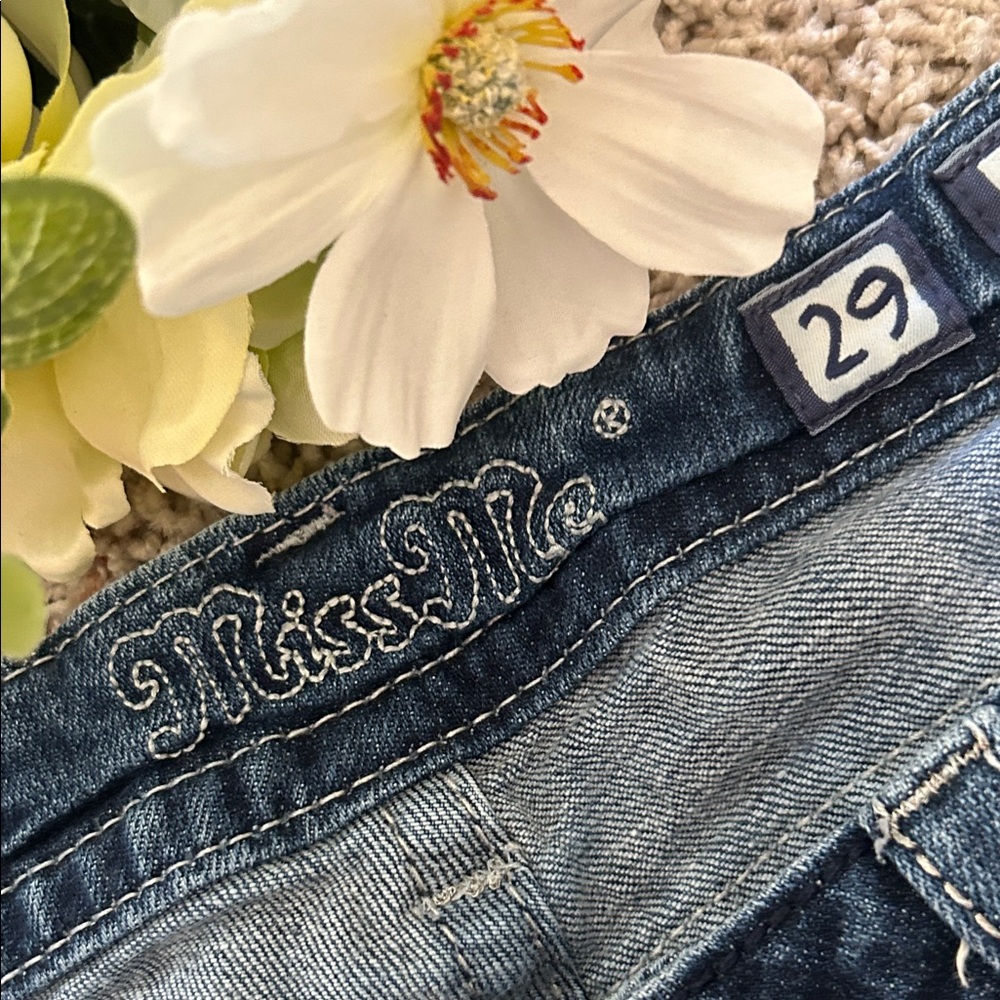 Miss Me⚜️Medium Blue Cropped Capri Jeans💙Cross Embellishment JP5490P Size 29 - Picture 2 of 14